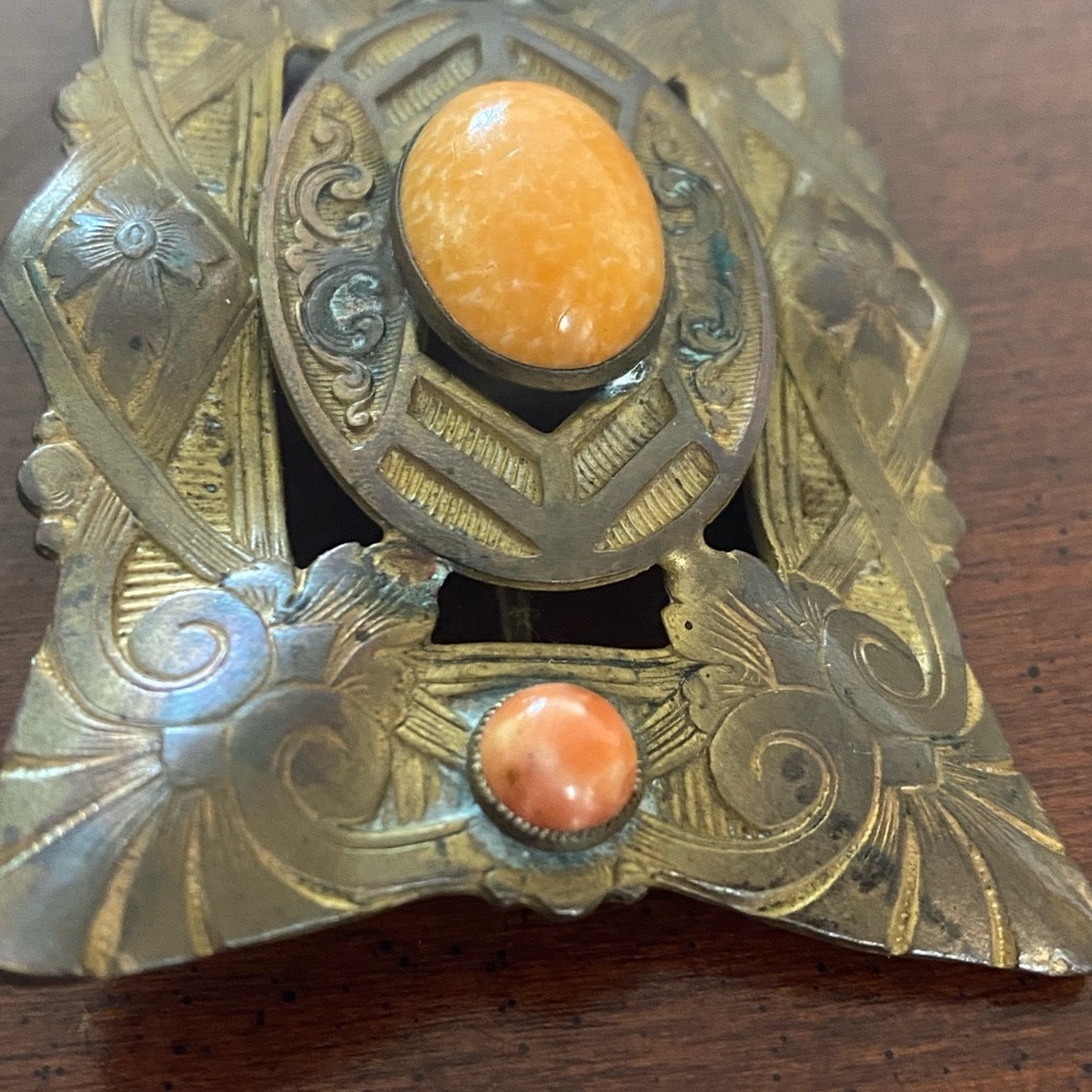 Antique brass and coral brooch - Picture 5 of 6